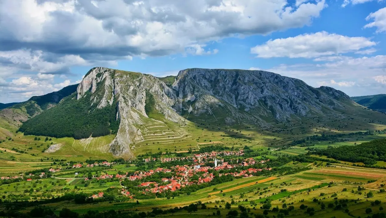 Piatra Secuiului, deasupra satului Rimetea